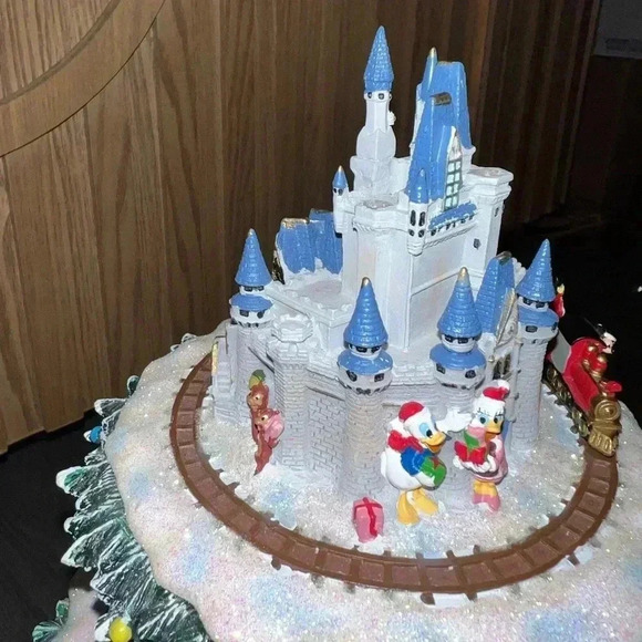 VINTAGE DISNEY HOLIDAY The Bradford Exchange | Disney 208 Hawthorne Village - Picture 4 of 12